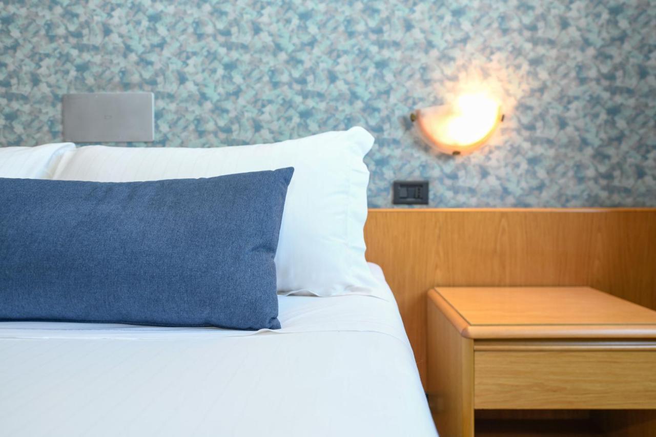 Hotel Aurora 데센자노델가르다 외부 사진