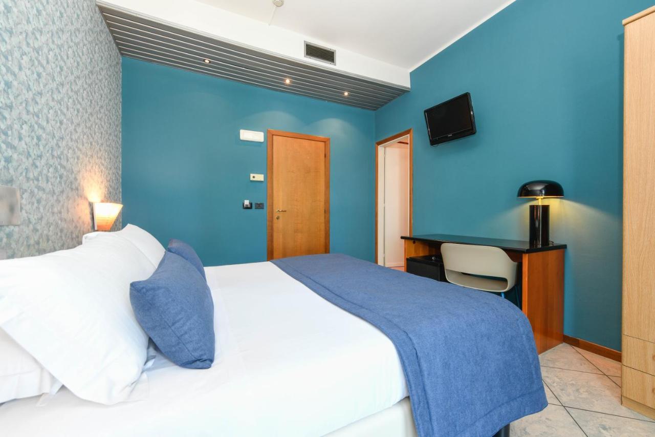 Hotel Aurora 데센자노델가르다 외부 사진