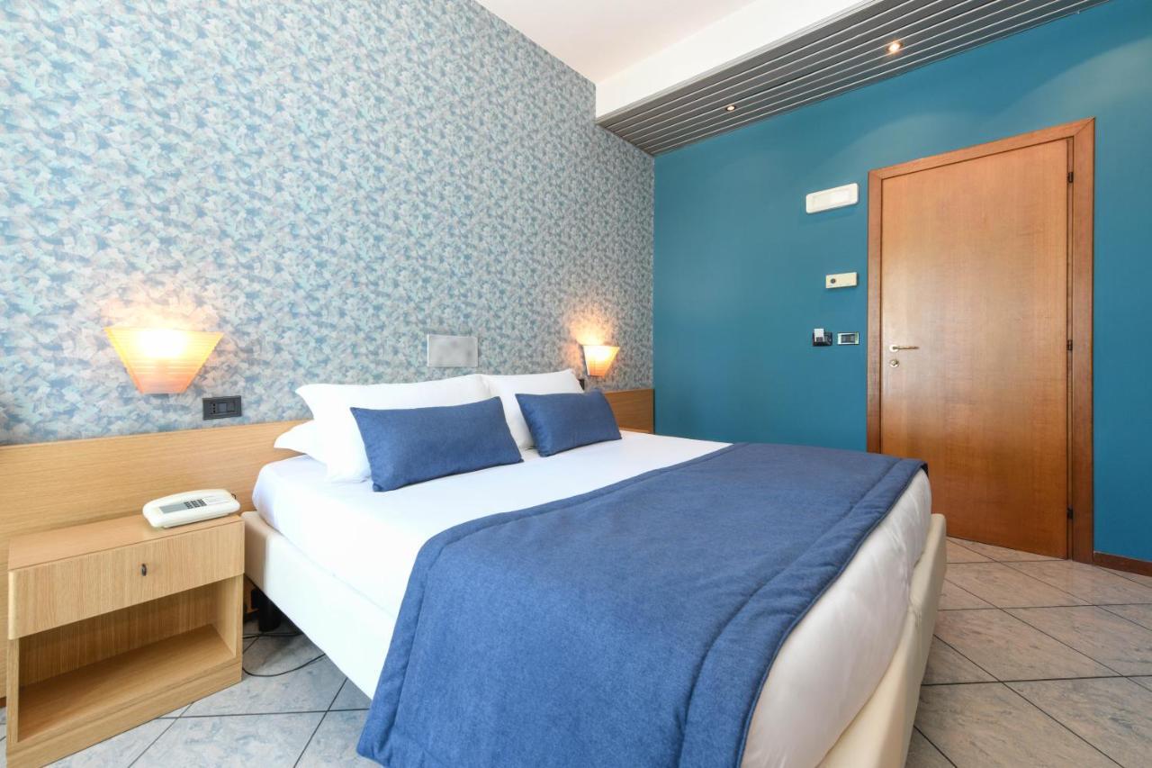Hotel Aurora 데센자노델가르다 외부 사진